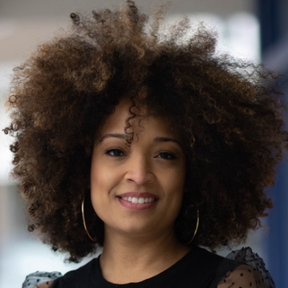 Meet your Posher, Danielle - Picture 2 of 2